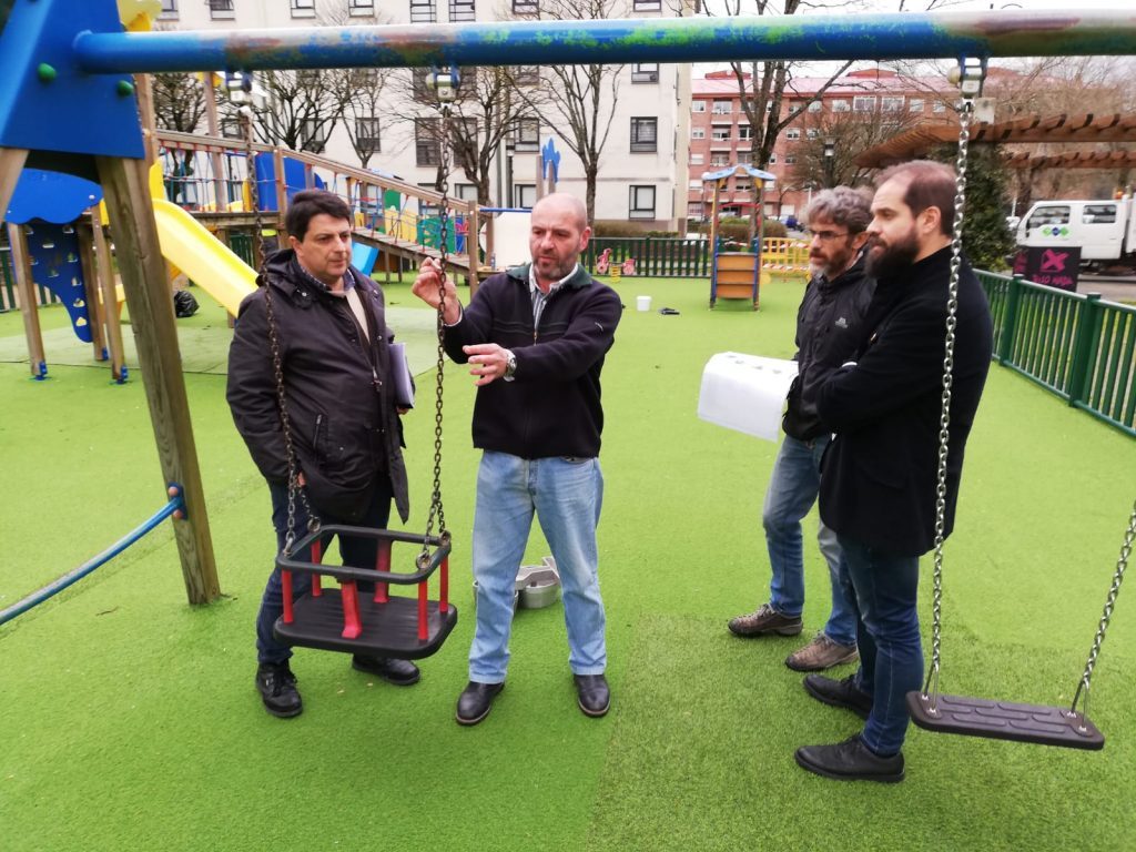 El socialista Iván Puentes gasta 40.000 € para dotar de tirolina el parque Plaza de Europa, ampliar su zona de juegos y renovar sus jardines 5 1604874739 352 El socialista Ivan Puentes gasta 40000 E para dotar de