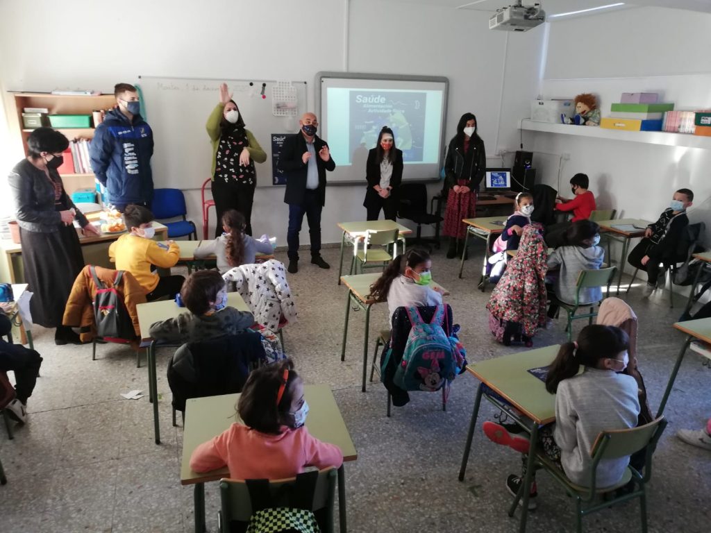 Marko Dzokic, Caüe Herrera e Inés Martínez abren el ciclo de charlas sobre 'Salud, nutrición y actividad física' en el CEIP A Xunqueira I 5 1606907380 169 Marko Dzokic Caue Herrera e Ines Martinez abren el ciclo