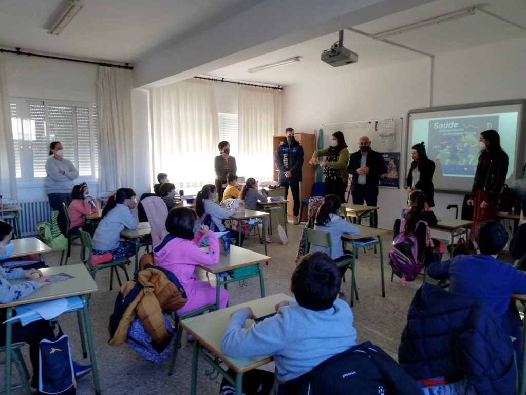 Marko Dzokic, Caüe Herrera e Inés Martínez abren el ciclo de charlas sobre 'Salud, nutrición y actividad física' en el CEIP A Xunqueira I 4 1606907380 195 Marko Dzokic Caue Herrera e Ines Martinez abren el ciclo