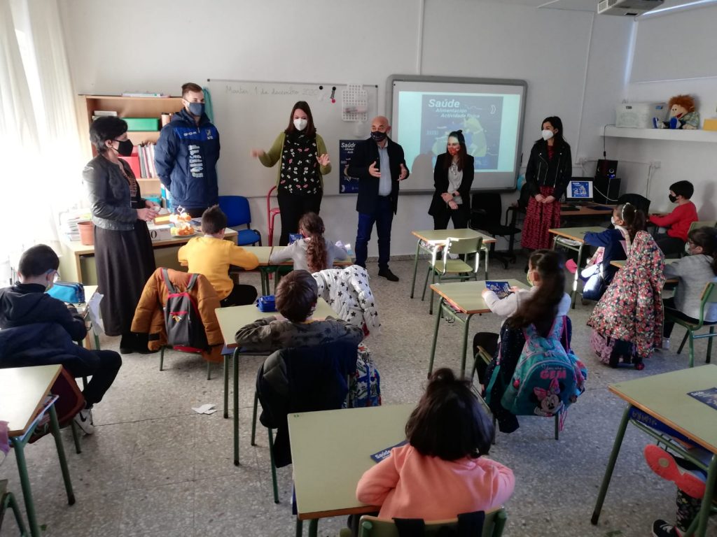 Marko Dzokic, Caüe Herrera e Inés Martínez abren el ciclo de charlas sobre 'Salud, nutrición y actividad física' en el CEIP A Xunqueira I 3 1606907380 824 Marko Dzokic Caue Herrera e Ines Martinez abren el ciclo