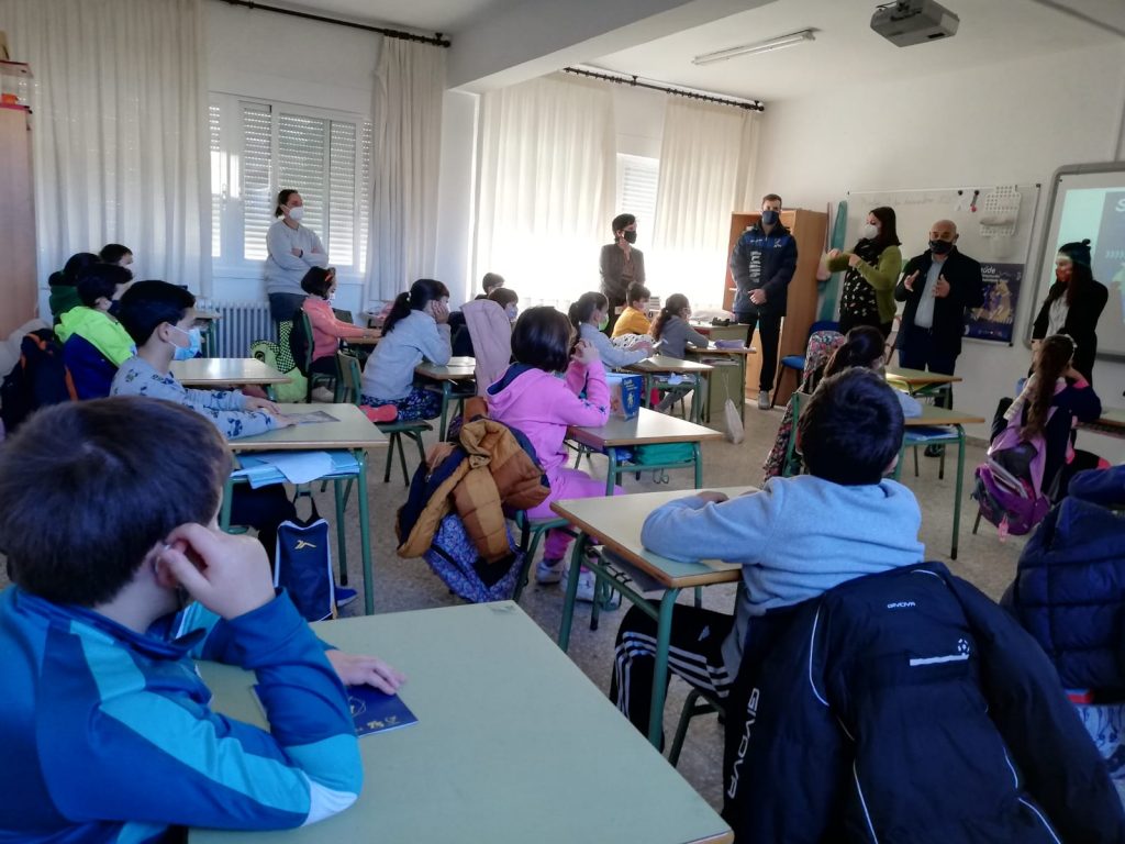 Marko Dzokic, Caüe Herrera e Inés Martínez abren el ciclo de charlas sobre 'Salud, nutrición y actividad física' en el CEIP A Xunqueira I 6 1606907380 988 Marko Dzokic Caue Herrera e Ines Martinez abren el ciclo
