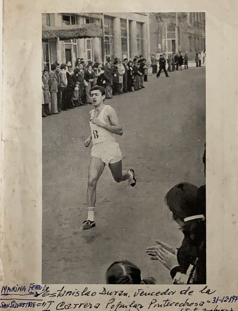 San Silvestre de Pontevedra vuelve a sus orígenes con una muestra de más de 100 fotografías y carteles 5 1608780572 319 San Silvestre de Pontevedra vuelve a sus origenes con una