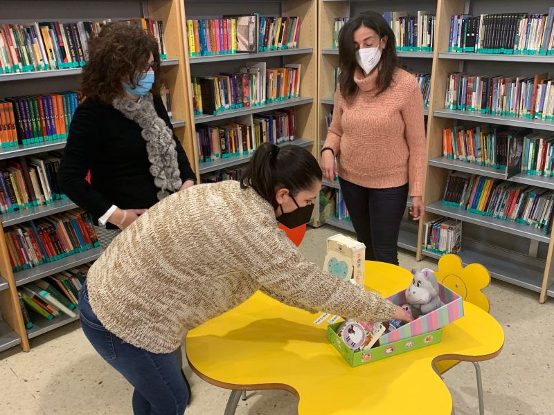1610544259 528 La concejala de Educacion entrego el regalo de Navidad a