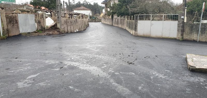 1611833452 246 Finaliza la pavimentacion de la carretera Cavadas en Atios