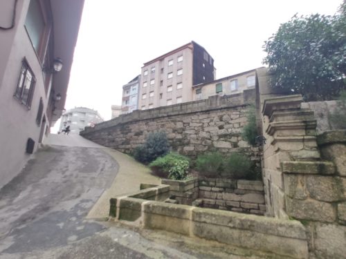 El Ayuntamiento reordenará el uso del espacio público de la calle O Baratillo tras la finalización de las obras en San Roque