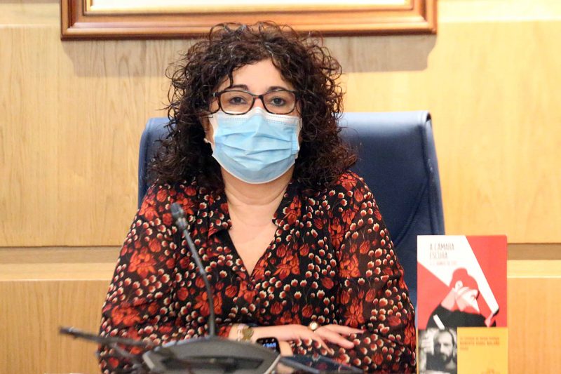 Presentada en el Ayuntamiento, la edición de "La Cámara Oscura", obra ganadora del III Premio Roberto Vidal Bolaño 6 1613175147 186 Presentada en el Ayuntamiento la edicion de La Camara Oscura