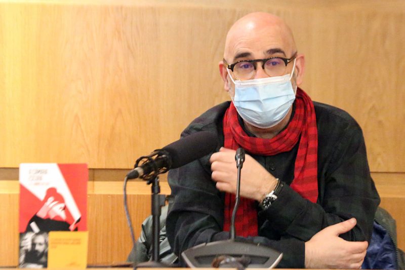 Presentada en el Ayuntamiento, la edición de "La Cámara Oscura", obra ganadora del III Premio Roberto Vidal Bolaño 5 1613175147 229 Presentada en el Ayuntamiento la edicion de La Camara Oscura