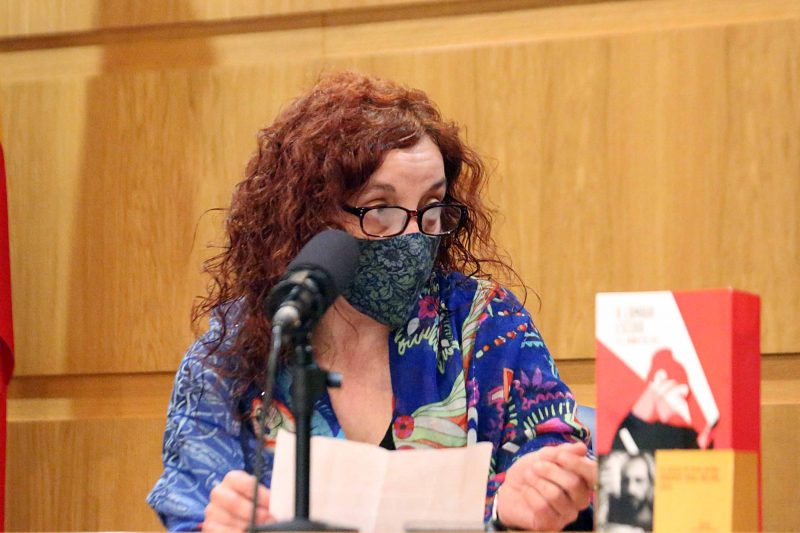 Presentada en el Ayuntamiento, la edición de "La Cámara Oscura", obra ganadora del III Premio Roberto Vidal Bolaño 4 1613175147 447 Presentada en el Ayuntamiento la edicion de La Camara Oscura