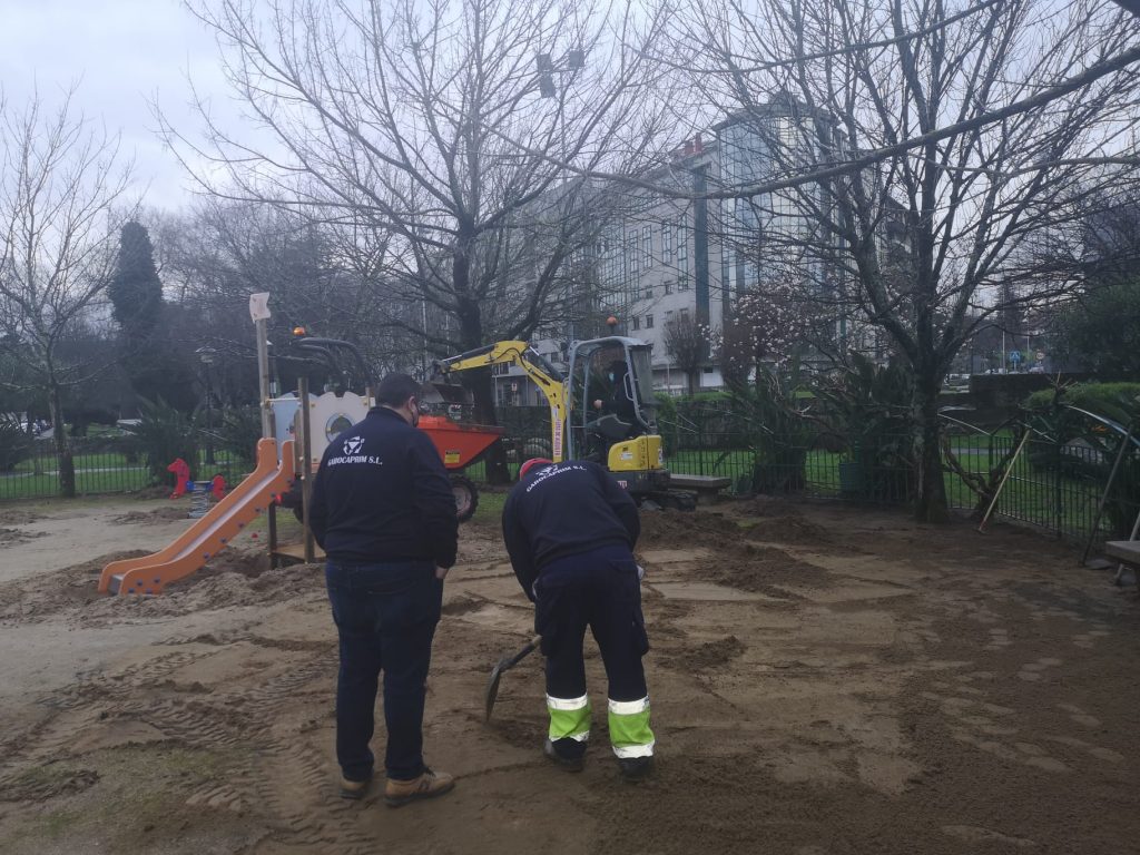 Desarrollo Sostenible comienza a trabajar en la renovación integral del parque infantil A Seta 5 1614290641 634 Desarrollo Sostenible comienza a trabajar en la renovacion integral del
