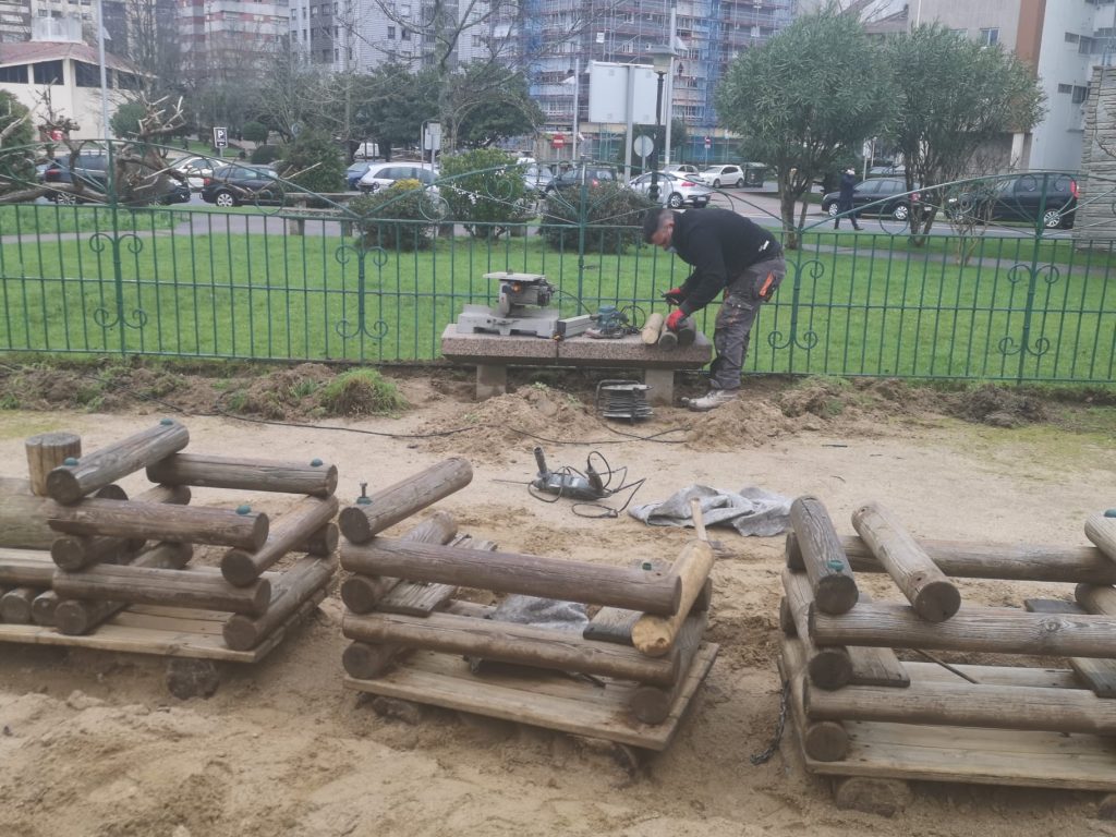 Desarrollo Sostenible comienza a trabajar en la renovación integral del parque infantil A Seta 4 Imagen de WhatsApp 2021 02 25 a las 10.46.03 1
