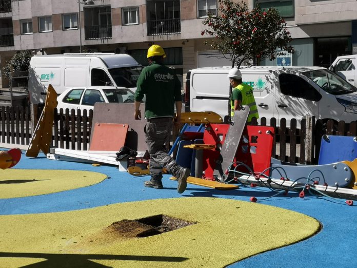 El parque infantil de la Plaza 8 de Marzo permanecerá cerrado durante tres semanas para completar las obras de reforma y mejora de la seguridad