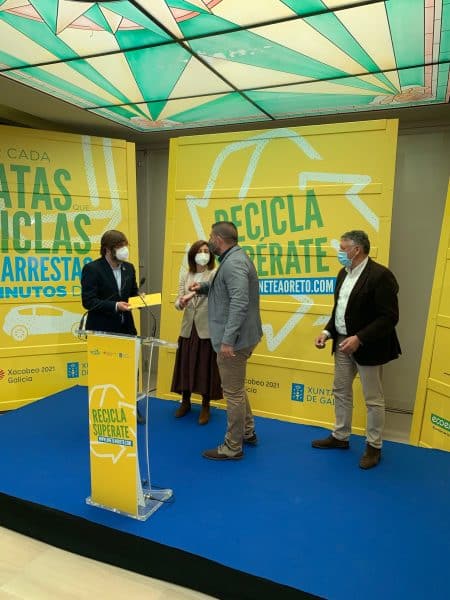 Sergio Casal recibió el premio del Ayuntamiento de O Porriño por su aportación a la campaña “Recicla y súmate al reto” de “Ecoembes”