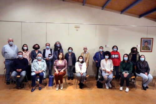 La literatura gallega se respira en el Club de Lectura de la Biblioteca de Ponteareas con la visita de Ledicia Costas