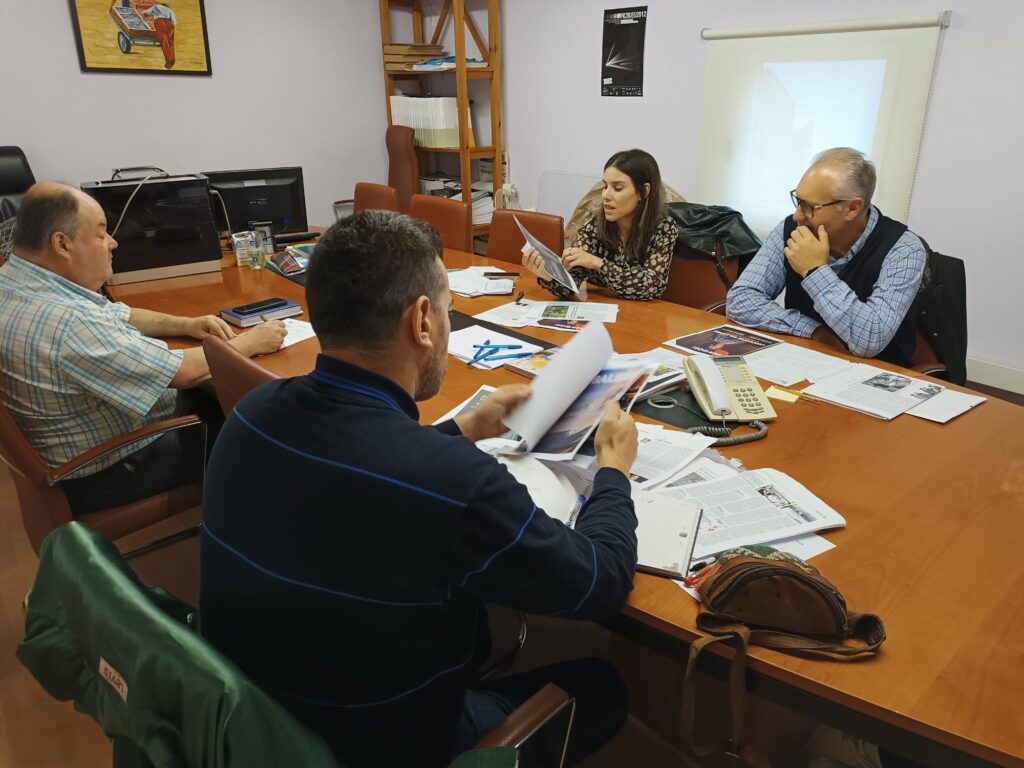 Eugenio Outeiro Lojo, Cláudia Morán y Manolo Broa ganan los Premios Johan Carballeira del Ayuntamiento de Bueu - Ayuntamiento de Bueu 4 1759580528 780 Eugenio Outeiro Lojo Claudia Moran y Manolo Broa ganan los