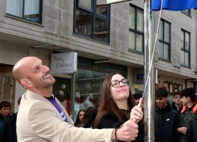 Porrino inaugura la Praza 25N en un acto lleno de